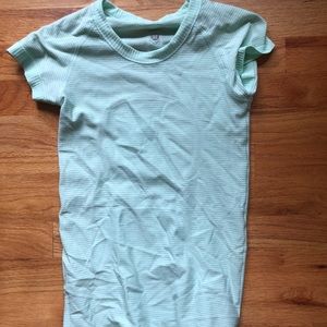 Lulu lemon workout shirt